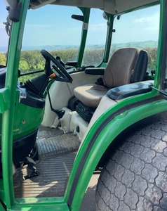 Pour 4520 tracteur de marche 22HP Cummins Engine Shuttle Gearbox Chargeur frontal 4 1 Bucket 10001-20000 Heures Full Glass Cab - Product Image 4