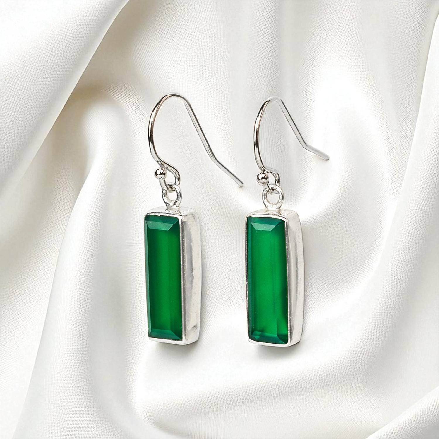 สีเงินโอนิกซ์สีเขียว