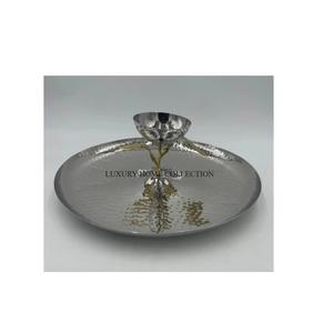 ชามเสิร์ฟโลหะสุดหรูเคลือบเงาและมีรายละเอียดที่ซับซ้อนสมบูรณ์แบบสำหรับเพิ่มวันหยุดและโต๊ะสำหรับกิจกรรมพิเศษ - Product Image 1