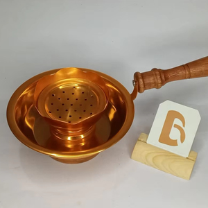 Cuenco quemador de incienso con mango de madera con acabado de cobre con soporte de carbón quemador Bakhoor de Metal decorativo para uso doméstico y religioso - Product Image 1