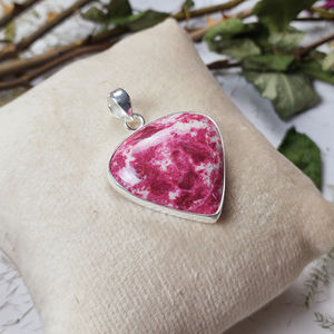 Pendentif en pierre précieuse Thulite en forme de cœur sur mesure en gros - Bijoux faits à la main en argent sterling 925 pour femmes - Product Image 4