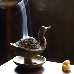 Quemador de Incienso de Latón para Sesiones de Bienestar Holístico que Proporciona un Aroma Tranquilo y un Ambiente Confortable - Product Image 1