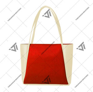 Delta grec personnalisé | Sigma | Vêtements de sororité Theta sac fourre-tout en similicuir brodé attirail grec - Product Image 1