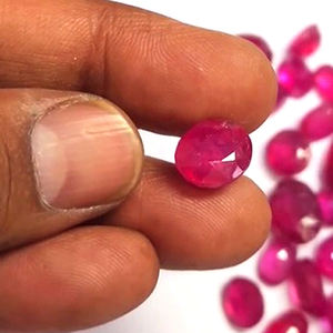 Voir l'offre 80 pcs Bangkok Verre Rempli Rubis 12mm à 16mm Ovale Facette 432 cts Lot Iroc Ventes Rubis Coupe Lâche Gemme pour Bijoux - Product Image 3