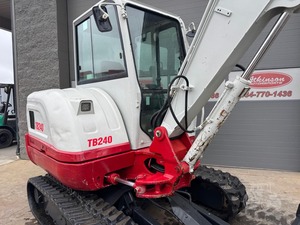 รถขุดขนาดเล็ก Takeuchi TB230 3 ตัน แบบตีนตะขาบ ดีเซล ไฮดรอลิก พร้อมบุ้งกี๋ สำหรับงานก่อสร้าง - Product Image 2