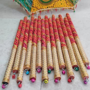 Tongkat Dandiya Kayu Bandhani Tradisional untuk Tari Navratri Garba, Buatan Tangan, Berbagai Warna, Sepasang (2 Tongkat)