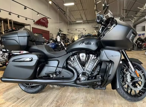 TUK GOOD DEALS 2025 Motocicleta Indian Pursuit Dark Horse 1834cc Disponible para la Venta - Product Image 2