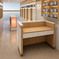 Ensemble de mobilier pour opticien avec présentoir mural rétroéclairé pour lunettes, comptoir incurvé en marbre et caisson lumineux de marque pour lunettes