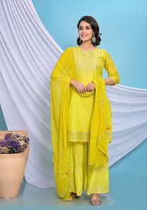 Nouveau designer Premium Chanderi Kurta pantalon en coton et mousseline de soie Dupatta ensemble couleur citron Gota Pati robe pour les occasions décontractées et les fêtes - Product Image 4