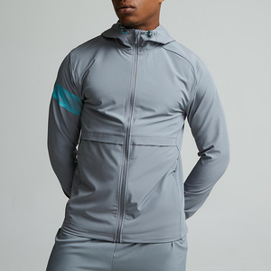 Veste d'entraînement légère coupe-vent pour homme avec capuche, poche zippée, coupe-vent d'extérieur avec motif imprimé tissé, hauts actifs - Product Image 4
