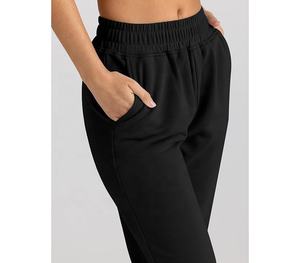 Venta al por mayor de pantalones deportivos apilados en blanco logotipo personalizado peso pesado casual invierno pantalones de chándal de las mujeres con logotipo personalizado - Product Image 2