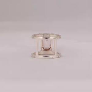 Anillo personalizado de diamante cultivado en laboratorio de corte esmeralda Rosa oro macizo de 14 quilates con diseño único Anillo de compromiso de diamante Ajuste de derivación - Product Image 3