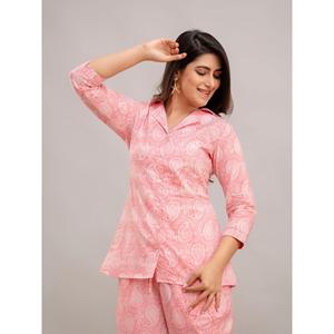 Conjunto de Dos Piezas Casual para Mujer, Color Rosa Bebé, Crepé Estampado, Talla XXS, con Top de Manga Tres Cuartos y Pantalones Cortos a Juego - Product Image 5