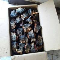 Poisson-Chat Fumé Séché Naturellement, Emballé en Carton