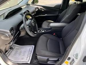 Toyota Prius LE 2019 - Product Image 5