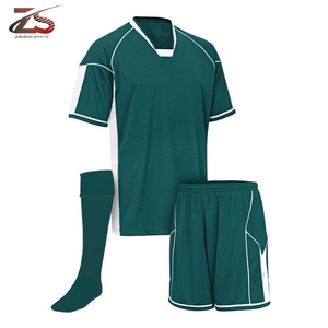 Maillot de football pour hommes, design personnalisé, maillot de football pour l'entraînement, uniforme de sport en polyester, fabriqué au Pakistan - Product Image 3