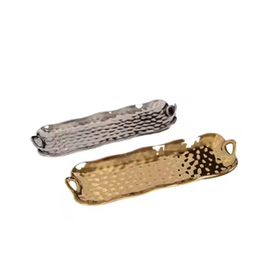 Llegada de lujo de bandejas de metal para servir Juego de dos bandejas de desayuno para servir alimentos con asas de metal Diseño único para servir alimentos - Product Image 1