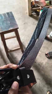 เข็มขัดหนังผู้ชายสั่งทำพิเศษ ลายนูน พร้อมหัวเข็มขัดเหล็ก กันน้ำ ลายทาง ดีไซน์หรู ทนทาน ขอบหนา - Product Image 2