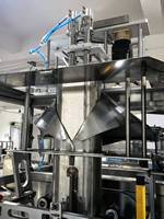 Machine VFFS entièrement automatique personnalisable de 10 L pour jus de fraise avec double tête de remplissage et scellage arrière VFFS