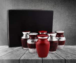 Pequeñas Urnas de Cremación para Cenizas Humanas | Juego de 6-3 Pulgadas Cubicas Mini Recuerdo Rojo y Plata con Estuche de Terciopelo - Product Image 2