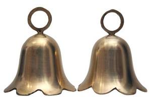 Paire de cloches en métal doré antique minimaliste pour la décoration rustique de Noël et un style festif classique - Product Image 5