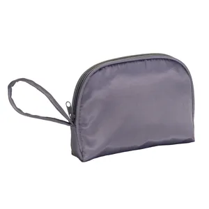 Borsa da Toilette Personalizzata in Poliestere con Accessori su Misura - Product Image 2