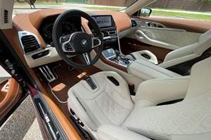 Venta en Subasta 2021: M8 Competition Coupé M, Paquete Exterior de Carbono, Color Ametrin Metálico - Product Image 3