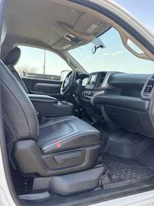 2019 RAM 3500 Tradesman Turbo Diesel Pickup Truck avec intérieur sombre Transmission automatique 360 Caméra arrière - Product Image 4