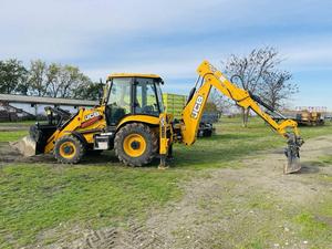 Chargeuse-pelleteuse JCB 3CX haute performance à vendre, offerte à un prix raisonnable et offrant un couple élevé pour une performance supérieure - Product Image 6