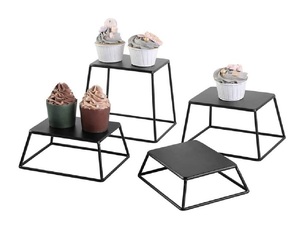 แท่นวางพิซซ่าสีดำแบบแฮนด์เมดดีไซน์ที่เป็นเอกลักษณ์ทำจากเหล็กแข็งเหมาะสำหรับขนมหวาน - Product Image 3