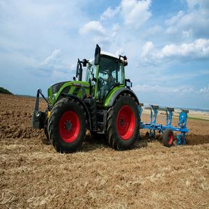 Compre Tractor Fendt 500 Vario, venta al por mayor, entrega rápida, máquina de calidad premium construida para máxima eficiencia y alta productividad - Product Image 1