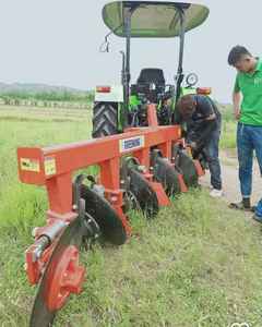 Moissonneuse-batteuse à maïs 4 rangs d'occasion 90% neuve, qualité supérieure, bon prix, vente en gros, livraison rapide - Product Image 1