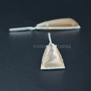 Pendientes Monalisa de melocotón de moda de Plata de Ley 925 de alta calidad con CZ cuelga precio al por mayor por proveedor - Product Image 2