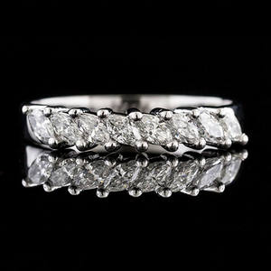 Anillo de Boda de Platino con Corte Elegante, Diamante Marquise Inclinado Único Cultivado en Laboratorio, Fabricante de Joyería al por Mayor y al por Menor OEM - Product Image 1
