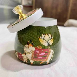 Juego de Regalo Elegante con Tarro Multifuncional para Frutos Secos con Diseño Pichwai Metálico - Product Image 1