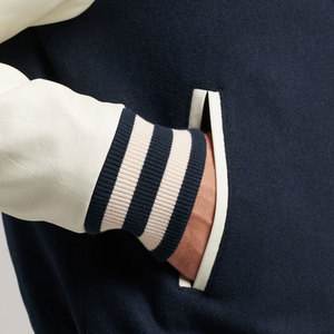 Veste de sport pour homme bleu marine avec manches crème, col montant, fermeture à boutons, vêtement décontracté pour l'automne - Product Image 6
