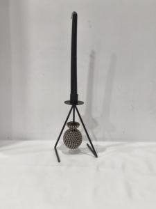 Bougeoir contemporain en métal noir avec hélice et forme de globe pour des espaces de vie élégants - Product Image 4