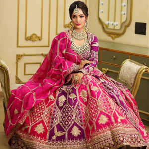 Ensemble Lehenga Choli pour femmes, rose et violet, brodé, longueur au sol, séchage rapide, travail lourd en zari, tenue de fête de mariage avec dupatta - Product Image 1
