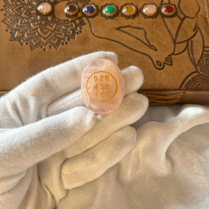 Vente en gros de cristaux de guérison naturels en quartz rose sculptés à la main, symbole de zibu, pierres polies, cadeaux spirituels Feng Shui pour l'amour - Product Image 1