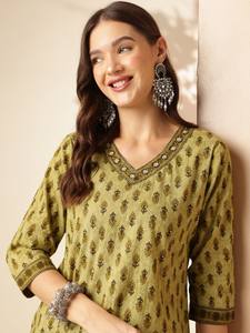 Women <b>Floral</b> Printed Regular Thread Work Pure Cotton Kurta With <b>Trouser</b> With Dupatta indian pakistani salwar kameez <b>suit</b> - Product Image 2