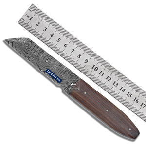 Cuchillo de caza hecho a mano personalizable, hoja de acero de Damasco con mango de madera de nogal exótico y Funda de cuero en relieve - Product Image 1