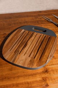 Planche à découper en bois avec couleur et tailles personnalisées pour servir et couper les légumes et les fruits - Product Image 6