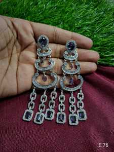 ENSEMBLE DE BOUCLES D'OREILLES DE STYLE CLASSIQUE EN DIAMANTS AMÉRICAINS POUR MARIAGES ENSEMBLE DE BOUCLES D'OREILLES DE STYLE CLASSIQUE À LA MODE POUR FEMMES ET FILLES - Product Image 4