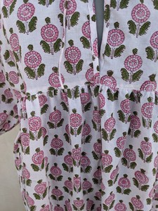 Vestido Maxi Estampado a Mano para Verano, Algodón Floral Hecho a Mano, Sostenible para Otoño - Product Image 4