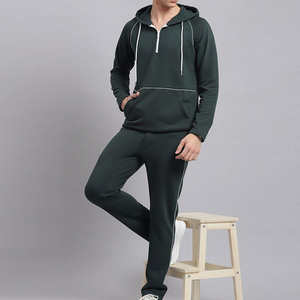 Conjunto Deportivo de Dos Piezas para Hombre, Tejido Atlético, Ajuste Cómodo con Opción de Logotipo Personalizado para Movimiento al Aire Libre y Uso Deportivo Diario - Product Image 3