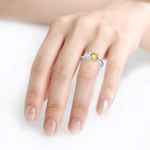 Anillo de Compromiso Jeulia Hug Me Koala de Plata de Ley con Corte Circular - Product Image 4