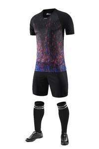 Kits de ropa de fútbol personalizables para escuelas y equipos Tela de secado rápido Ajuste cómodo Material duradero - Product Image 2