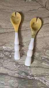 Ensemble de serveurs à salade en résine avec toucher luxueux Outils à salade faits à la main pour la cuisine à domicile-Écologique et passe au lave-vaisselle - Product Image 3