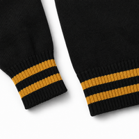 Cardigan universitaire personnalisé en coton 100% pour fraternité, avec lettres grecques, col en V, boutonnage, patchs brodés et poignets rayés, vente en gros