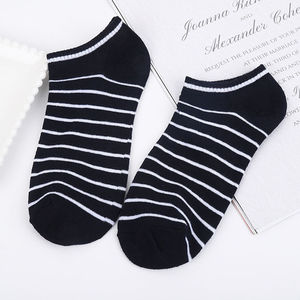 Chaussettes basses décontractées pour hommes, respirantes, absorbant la transpiration, antibactériennes, noires et blanches, pour le yoga et le football - Product Image 6